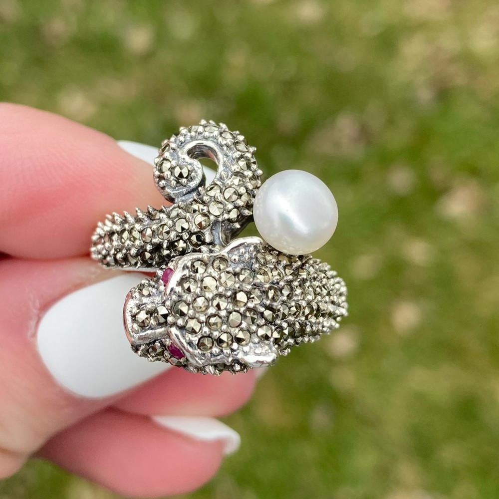 Pearl and Marcasite Panther Ring size 7.5 With Genuine Ruby Beautiful and Unique - Picture 7 of 10